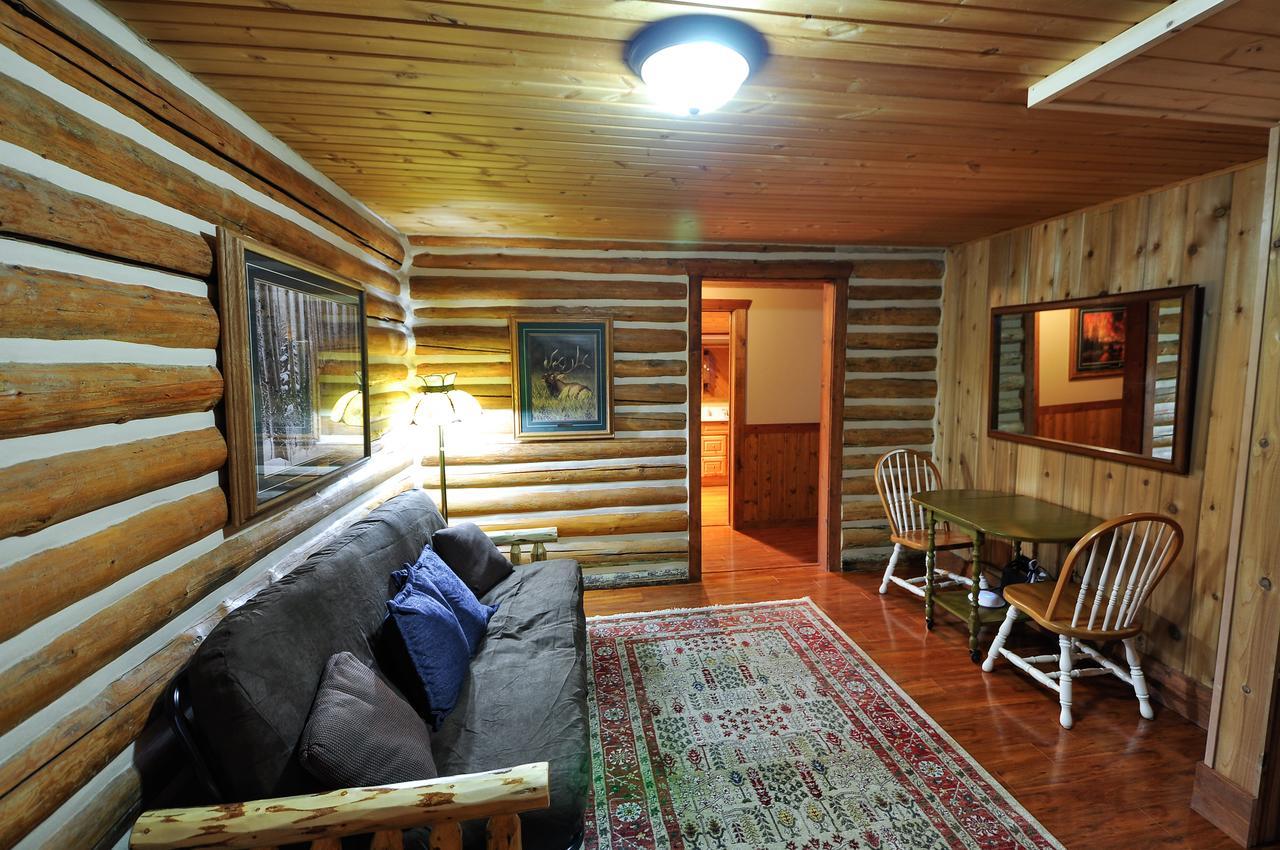 Glacier Homestead Coram Exteriér fotografie